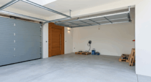Quel est le prix d’une porte isolante entre le garage et la maison ?